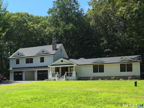 203 Wildflower Ln, Fairfield, CT 06824