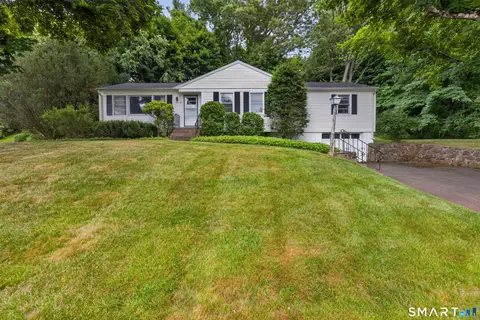 44 Roslyn Dr, Cheshire, CT 06410