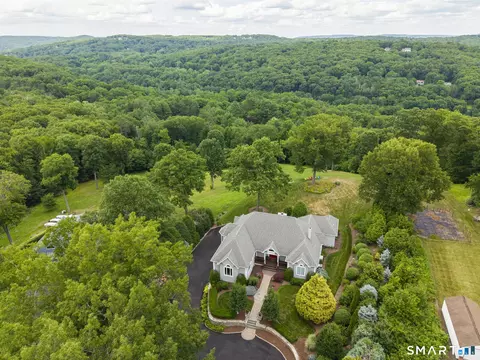 30 Daniel Trce, Burlington, CT 06013