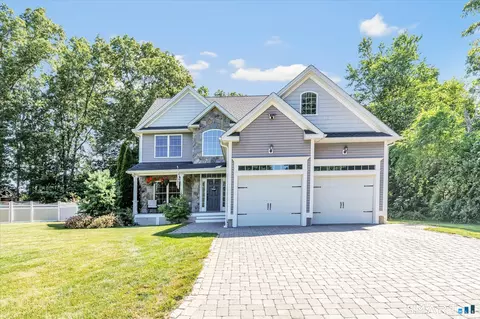 42 Madalyn Ln, Southington, CT 06489