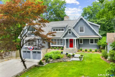 60 Crooked Trail Rd, Norwalk, CT 06853