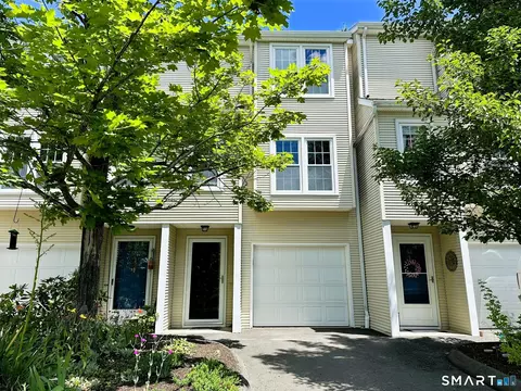 380 Hitchcock Rd #60, Waterbury, CT 06705
