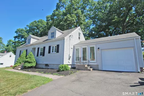 99 Cumpstone Dr, Hamden, CT 06518
