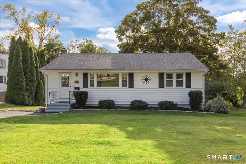 565 Pond Point Ave, Milford, CT 06460