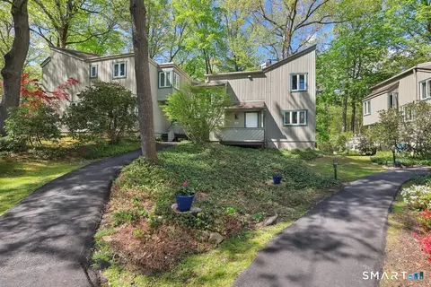 8 Lyle Ct #G, Farmington, CT 06032