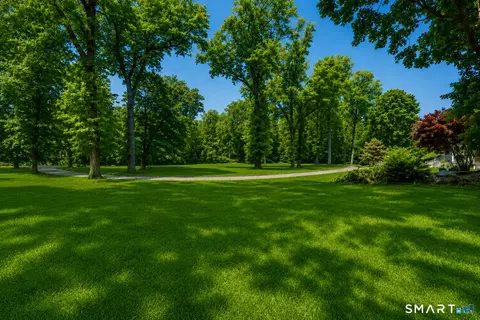 39 Brookridge Dr, Greenwich, CT 06830