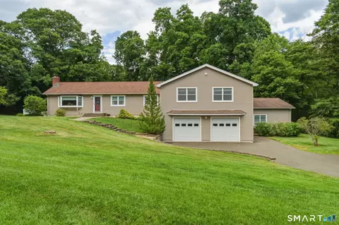 94 Fox Run Dr, Southbury, CT 06488