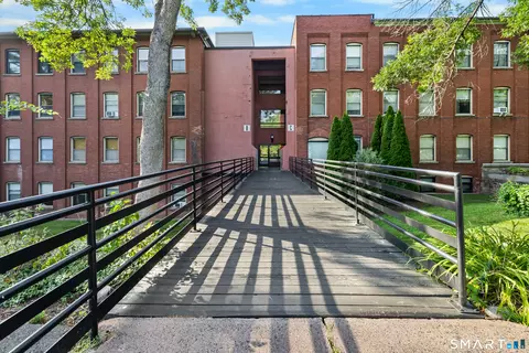 222 Williams St E #121, Glastonbury, CT 06033