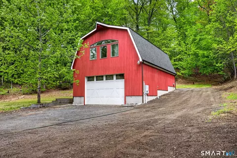53 Hermitage Ln, North Haven, CT 06473