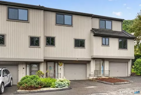 30 Brockton Ct #30, Beacon Falls, CT 06403