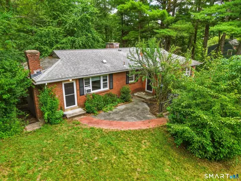 8 Washington Cir, Unionville, CT 06085