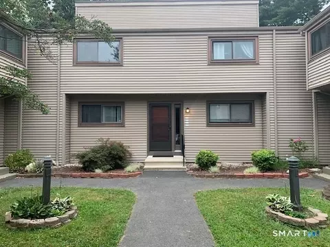 16 Greenbriar Dr #E, Farmington, CT 06032