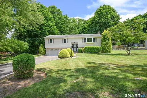 9 Crestwood Dr, Danbury, CT 06811