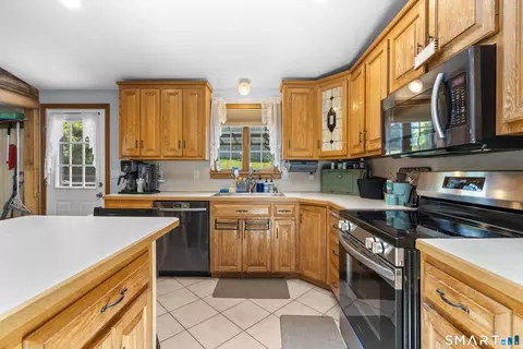 Kitchen - 93 Marconi Ave, Bristol, CT 06010 photo 4 of 5