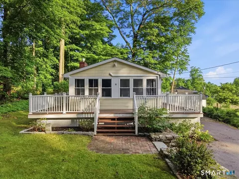 10 Woodside Rd, Amston, CT 06231