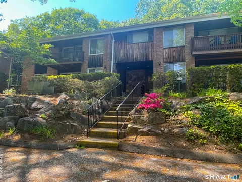 200 Woodmont Ave #127, Bridgeport, CT 06606