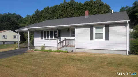2 Rachel Dr, North Grosvenor Dale, CT 06255