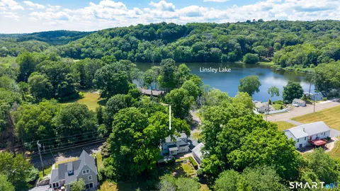 208 Twin Lakes Rd, North Branford, CT 06471