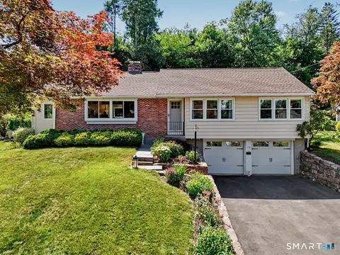 18 Cherryfield Dr, West Hartford, CT 06107