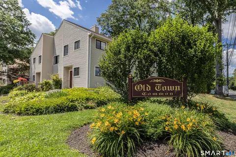 10 Lance Cir #10, Bridgeport, CT 06606