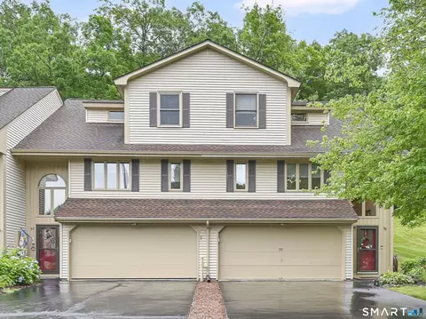 55 Apple Hl #55, Newington, CT 06111