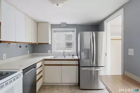 Kitchen - 33 Byrd Rd, Wethersfield, CT 06109 photo 2 of 2