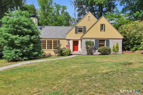 38 Knollwood Rd, North Haven, CT 06473