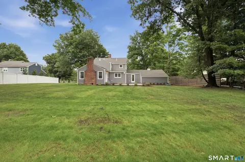 Exterior - 920 Mountain Rd, Bloomfield, CT 06002 photo 7 of 8