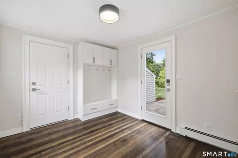 Entry Way - 920 Mountain Rd, Bloomfield, CT 06002 photo 2 of 3