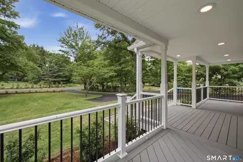 Exterior - 920 Mountain Rd, Bloomfield, CT 06002 photo 3 of 8
