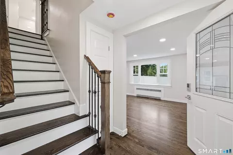 Entry Way - 920 Mountain Rd, Bloomfield, CT 06002 photo 1 of 3