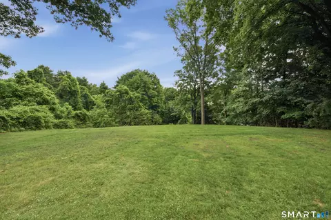 Exterior - 920 Mountain Rd, Bloomfield, CT 06002 photo 8 of 8