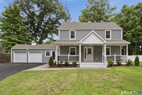 Exterior - 920 Mountain Rd, Bloomfield, CT 06002 photo 2 of 8