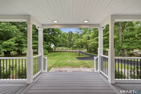 Exterior - 920 Mountain Rd, Bloomfield, CT 06002 photo 4 of 8