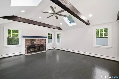 Living - 920 Mountain Rd, Bloomfield, CT 06002 photo 4 of 4