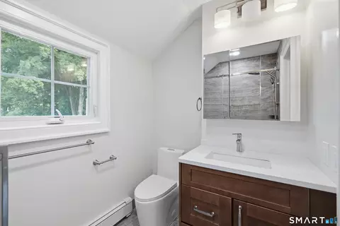 Bath - 920 Mountain Rd, Bloomfield, CT 06002 photo 2 of 3