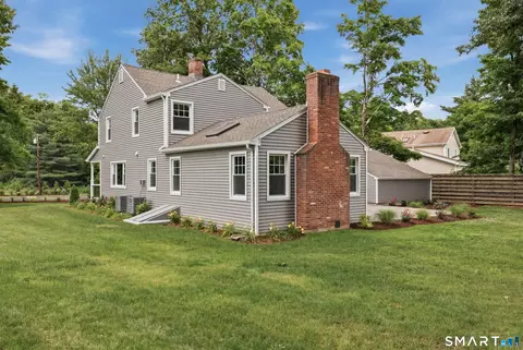 Exterior - 920 Mountain Rd, Bloomfield, CT 06002 photo 6 of 8