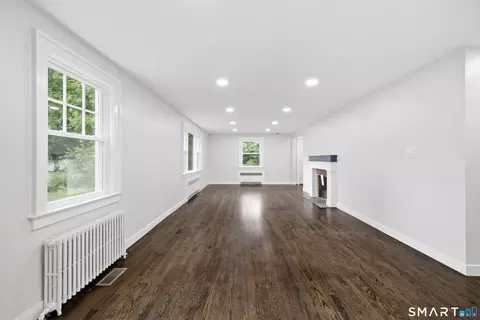 Living - 920 Mountain Rd, Bloomfield, CT 06002 photo 2 of 4