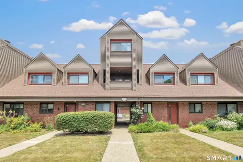 72 Montoya Dr #72, Branford, CT 06405