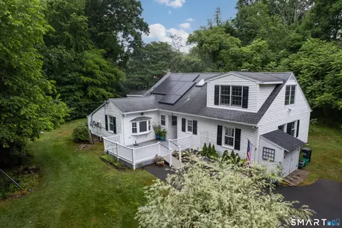 86 Davis Dr, Guilford, CT 06437