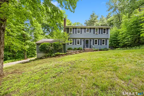 825 Neipsic Rd, Glastonbury, CT 06033