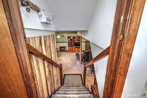 Entry Way - 6 Ferguson Rd, Hamden, CT 06518 photo 3 of 3