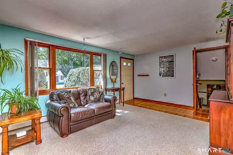 Entry Way - 6 Ferguson Rd, Hamden, CT 06518 photo 1 of 3