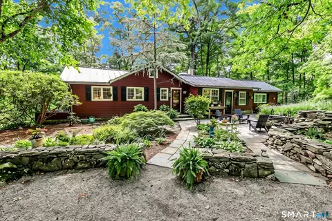 132 Webbs Hill Rd, Stamford, CT 06903