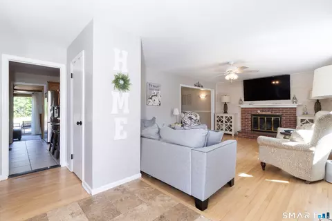 754 Riverside Dr, Orange, CT 06477