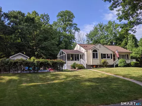 17 Gray St, Monroe, CT 06468