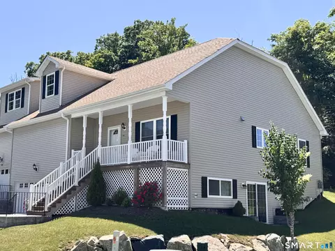 197 Oak Meadow Ln #197, Torrington, CT 06790