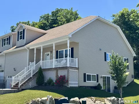 197 Oak Meadow Ln #197, Torrington, CT 06790