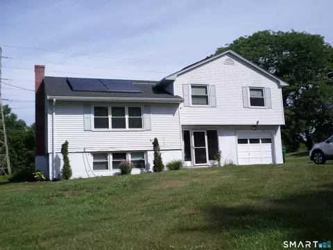 7 Craigmore Rd, Bloomfield, CT 06002
