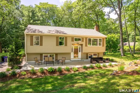 272 Candlewood Lake Rd N, New Milford, CT 06776